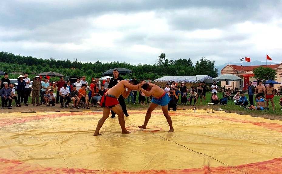 Hơn 90 vận động tham gia Giải vô địch Vật dân tộc huyện Sơn Động năm 2024