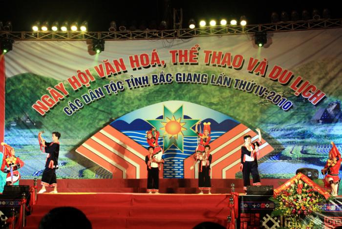 Tham du Hoi dien van nghe tai Ngay hoi VH TT DL cac dan toc tinh Bac Giang nam 2010