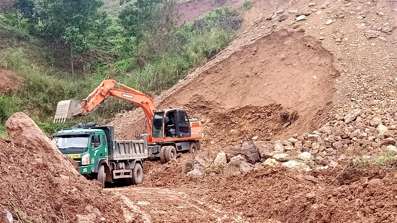 UBND tỉnh Bắc Giang uỷ quyền cho UBND cấp huyện cấp phép khai thác khoáng sản làm vật liệu xây dựng thông thường