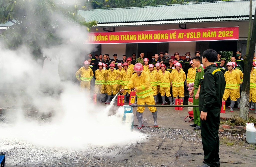 Tập huấn nghiệp vụ phòng cháy chữa cháy và cứu nạn cứu hộ cho Công ty 45