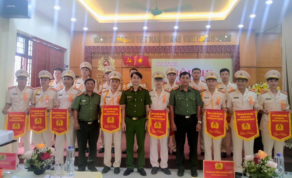 Thí sinh Hoàng Trung Kiên, Trưởng Công an xã Dương Hưu đạt giải nhất Hội thi Trưởng Công an xã giỏi huyện Sơn Động năm 2022