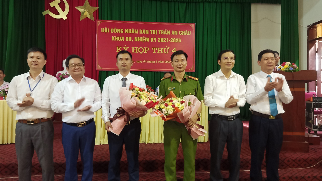 Đồng chí Giáp Trung Kiên được bầu giữ chức Phó Chủ tịch UBND thị trấn An Châu