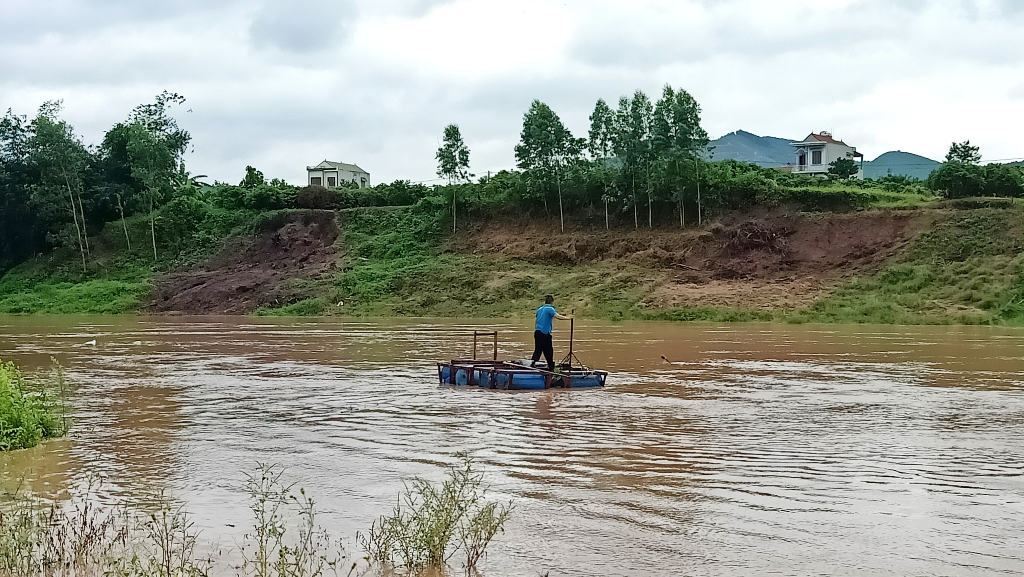 Phó Chủ tịch UBND xã Yên Định dũng cảm cứu người giữa dòng nước lũ