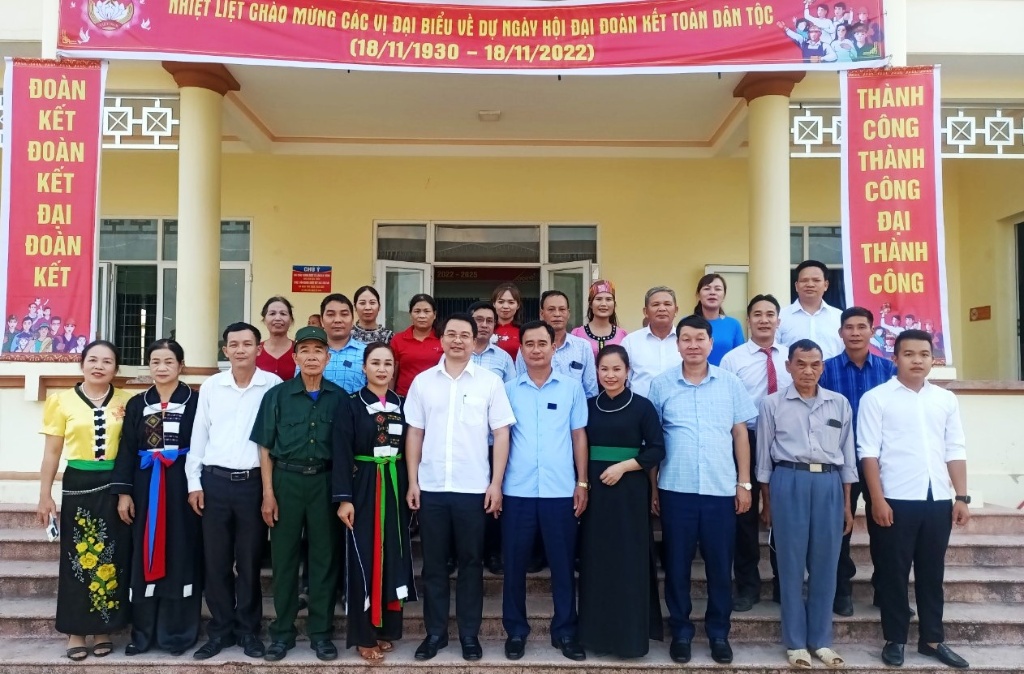 Bí thư Huyện ủy Ngụy Văn Tuyên  dự Ngày hội Đại đoàn kết toàn dân tộc tại thôn Nhân Định