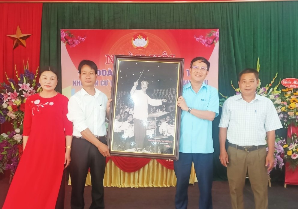 Phó Chủ tịch Thường trực UBND huyện Lê Đức Thắng dự Ngày hội Đại đoàn kết tại Tổ dân phố Thượng 2