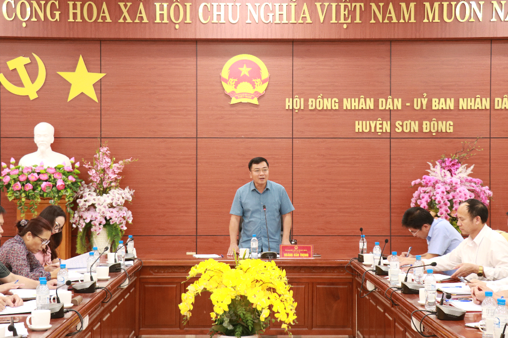 Chủ tịch UBND huyện Hoàng Văn Trọng chủ trì giao ban Quí I/2023