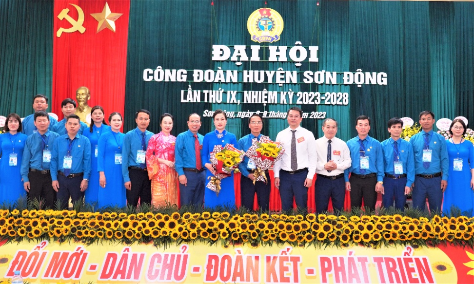 Đồng chí Nguyễn Phồn Sượng tái cử Chủ tịch Liên đoàn Lao động huyện Sơn Động khoá IX