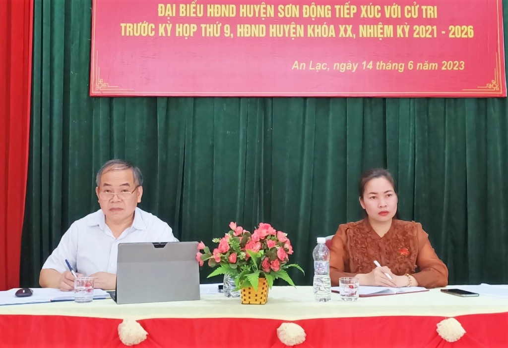 Chủ tịch HĐND huyện Sơn Động Đỗ Văn Cầm tiếp xúc cử tri tại xã An Lạc
