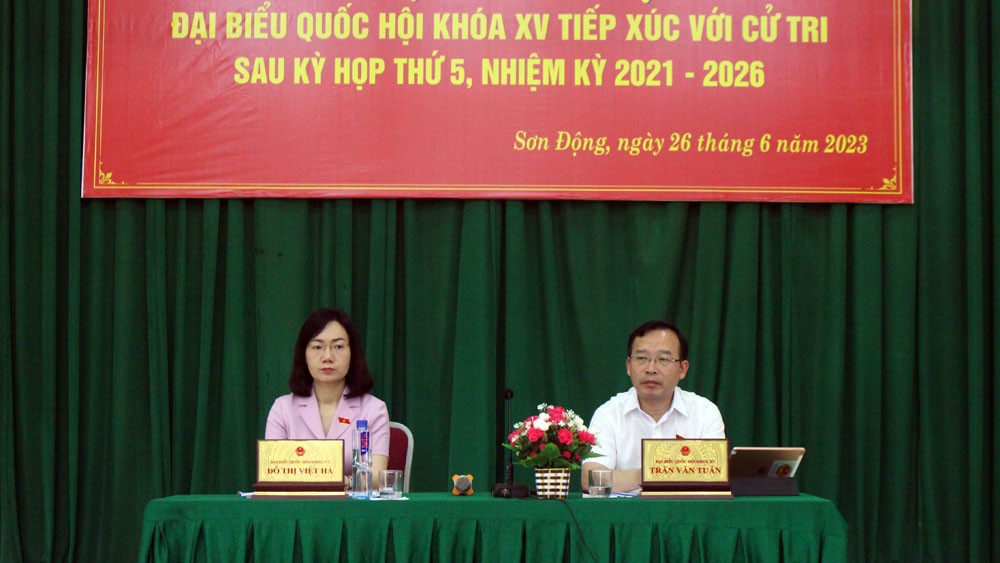 Đoàn ĐBQH tỉnh Bắc Giang tiếp xúc cử tri sau kỳ họp thứ 5 tại huyện Sơn Động