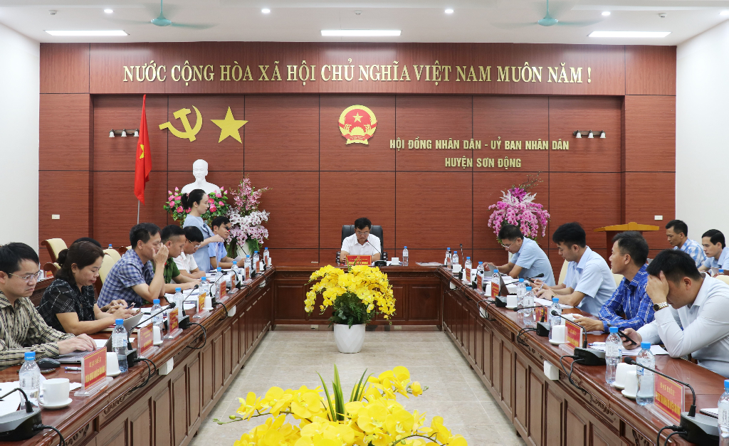 UBND huyện Sơn Động họp phiên Thường kỳ tháng 7