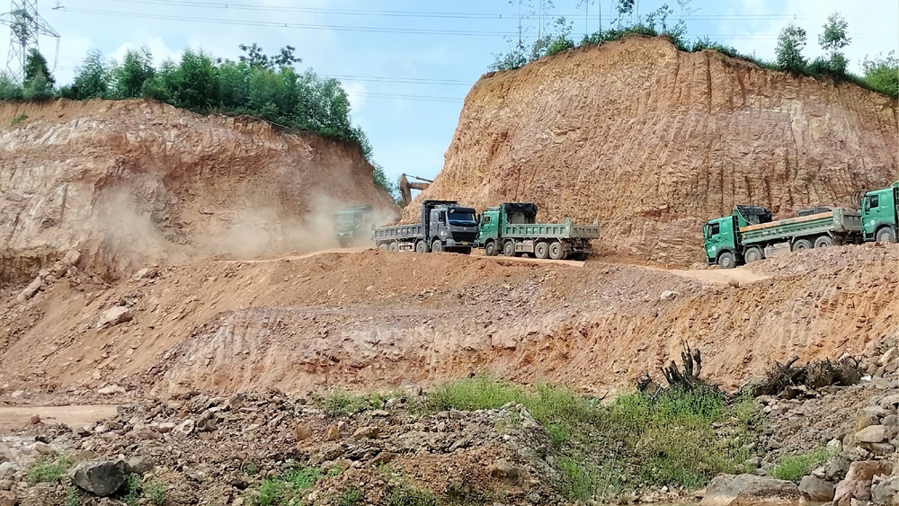 Khẩn trương cấp phép khai thác mỏ, bảo đảm nguồn đất san lấp