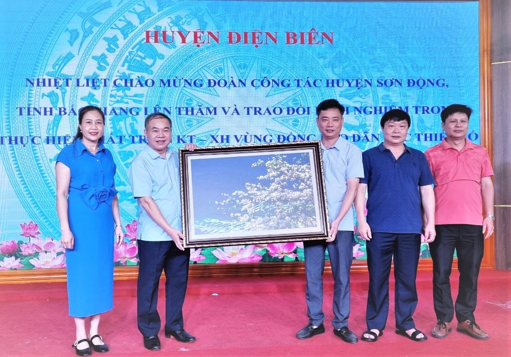 Huyện Sơn Động học tập kinh nghiệm chương trình mục tiêu quốc gia tại huyện Mai Sơn (tỉnh Sơn La) và huyện Điện Biên (tỉnh Điện Biên)