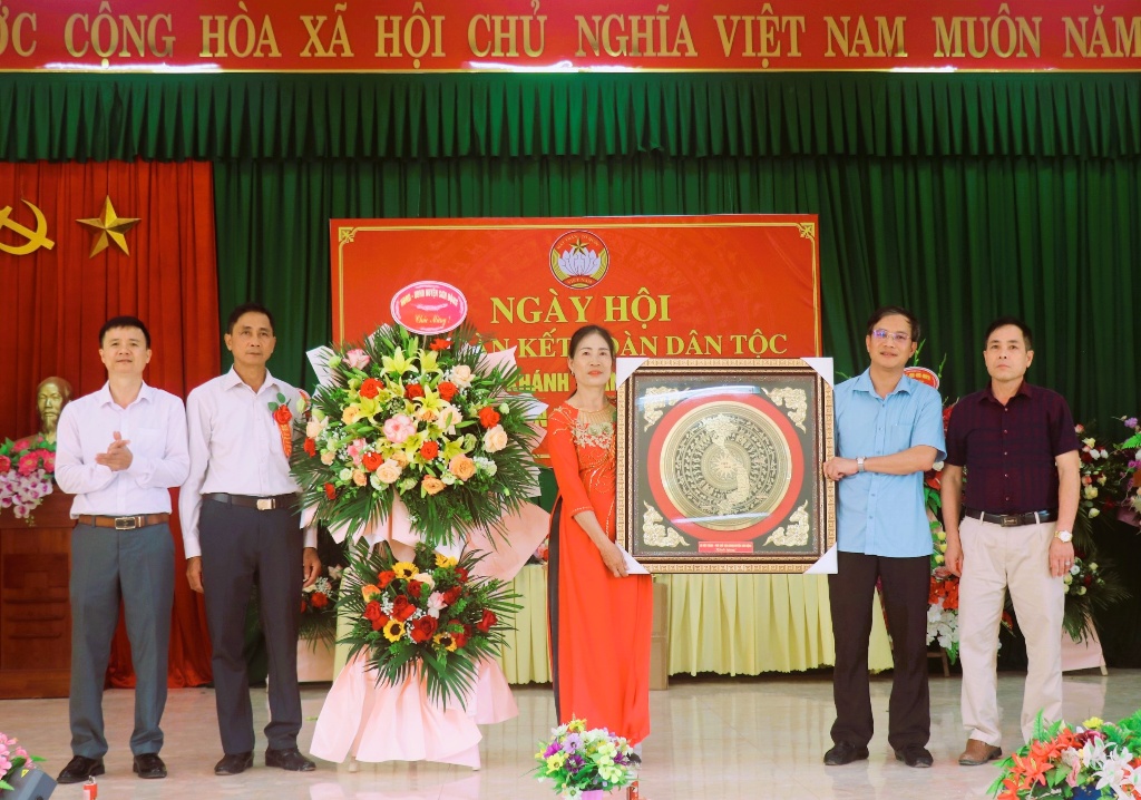Phó Chủ tịch Thường trực UBND huyện Lê Đức Thắng dự Ngày hội Đại đoàn kết toàn dân tộc Tổ dân phố Lốt