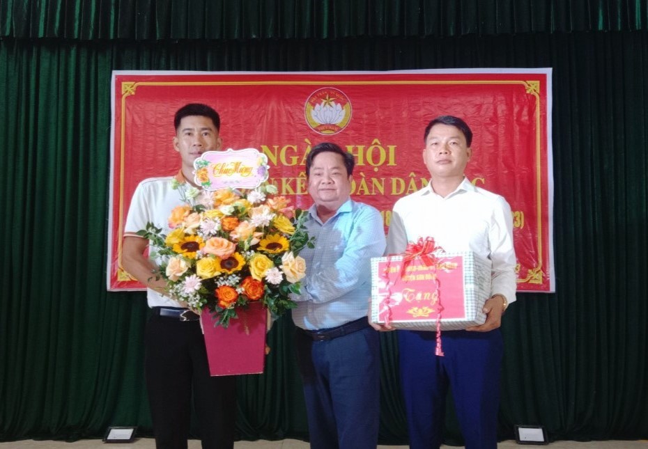 Trưởng Ban tổ chức Huyện uỷ Nguyễn Văn Hồng dự Ngày hội Đại đoàn kết tại xã Hữu Sản