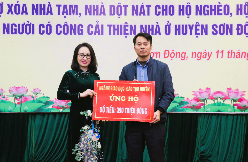 Sơn Động: Tiếp nhận hơn 2,3 tỷ đồng và 1.800 ngày công hỗ trợ xóa nhà tạm, nhà dột nát|https://sondong.bacgiang.gov.vn/chi-tiet-tin-tuc/-/asset_publisher/C55IVjY8YjNe/content/son-ong-tiep-nhan-hon-2-3-ty-ong-va-1-800-ngay-cong-ho-tro-xoa-nha-tam-nha-dot-nat