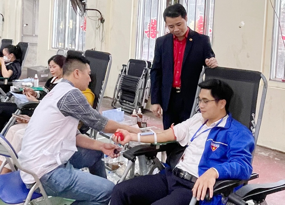 Sơn Động: Tiếp nhận 714 đơn vị máu trong Ngày hội hiến máu tình nguyện|https://sondong.bacgiang.gov.vn/chi-tiet-tin-tuc/-/asset_publisher/C55IVjY8YjNe/content/son-ong-tiep-nhan-714-on-vi-mau-trong-ngay-hoi-hien-mau-tinh-nguyen
