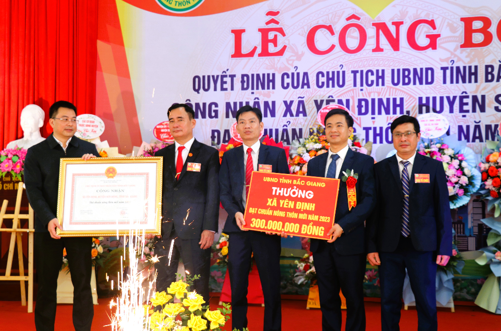Xã Yên Định (Sơn Động) đón Bằng công nhận đạt chuẩn nông thôn mới|https://sondong.bacgiang.gov.vn/chi-tiet-tin-tuc/-/asset_publisher/C55IVjY8YjNe/content/xa-yen-inh-son-ong-on-bang-cong-nhan-at-chuan-nong-thon-moi