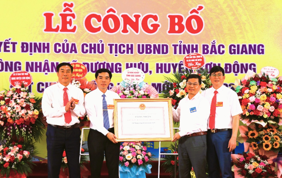 Lễ công bố xã Dương Hưu (Sơn Động) đạt chuẩn nông thôn mới|https://sondong.bacgiang.gov.vn/chi-tiet-tin-tuc/-/asset_publisher/C55IVjY8YjNe/content/le-cong-bo-xa-duong-huu-son-ong-at-chuan-nong-thon-moi