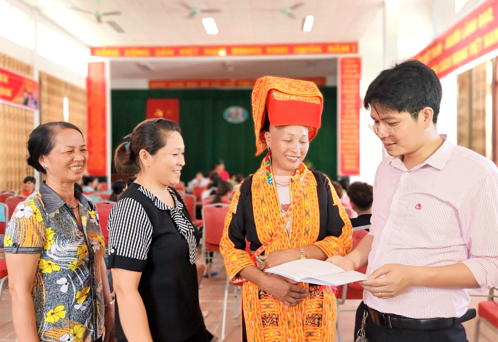 Vốn tín dụng chính sách tạo động lực cho phụ nữ thoát nghèo|https://sondong.bacgiang.gov.vn/chi-tiet-tin-tuc/-/asset_publisher/C55IVjY8YjNe/content/von-tin-dung-chinh-sach-tao-ong-luc-cho-phu-nu-thoat-ngheo