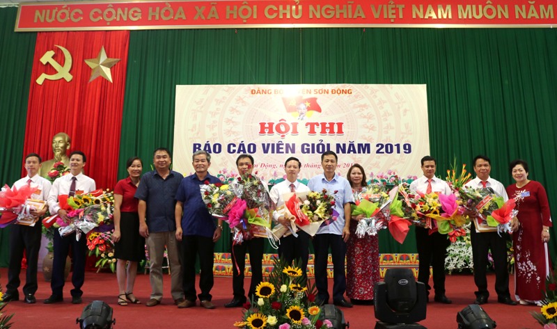 Đồng chí Hoàng Như Hậu, Bí thư Đảng uỷ xã An Bá đạt giải nhất Hội thi báo cáo viên giỏi năm 2019