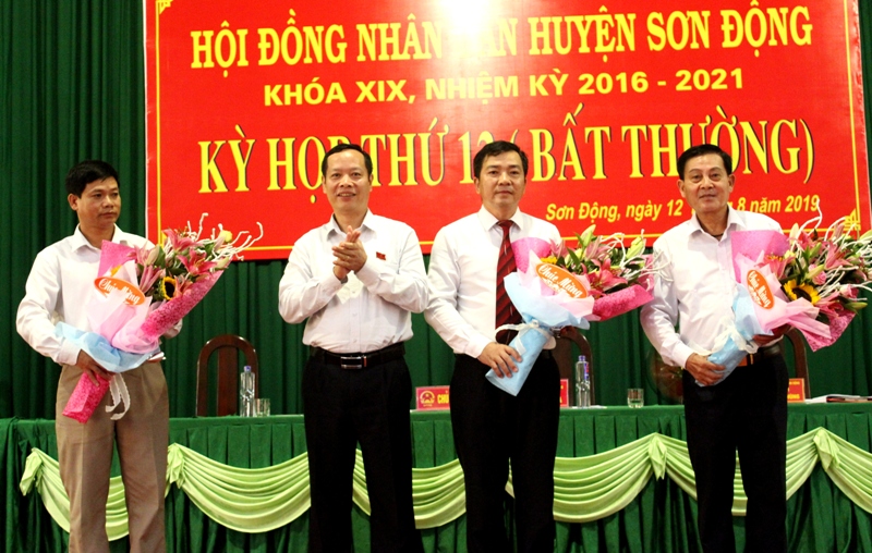 Ông Hoàng Văn Trọng được bầu giữ chức Phó chủ tịch UBND huyện Sơn Động