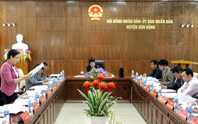UBND huyện tổ chức phiên họp thường kỳ tháng 8