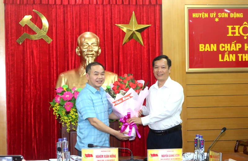Đồng chí Đỗ Văn Cầm được bầu giữ chức Phó Bí thư Thường trực Huyện uỷ Sơn Động