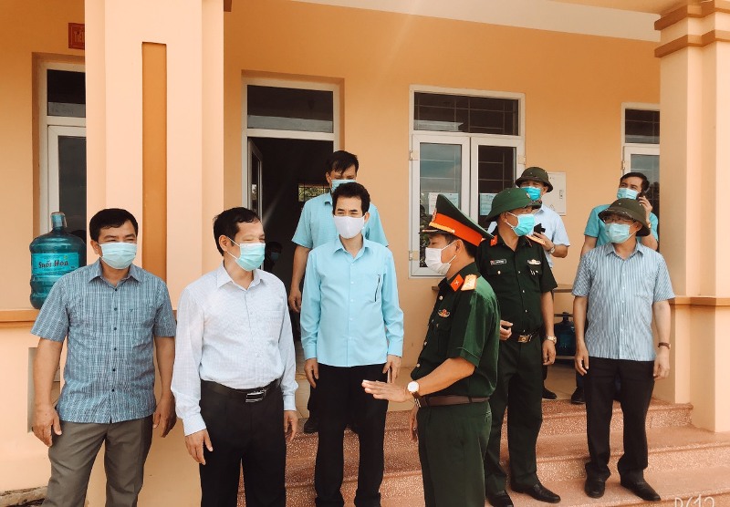 Phó Chủ tịch UBND tỉnh Lê Ánh Dương kiểm tra công phòng, chống dịch Covid-19 tại Sơn Động