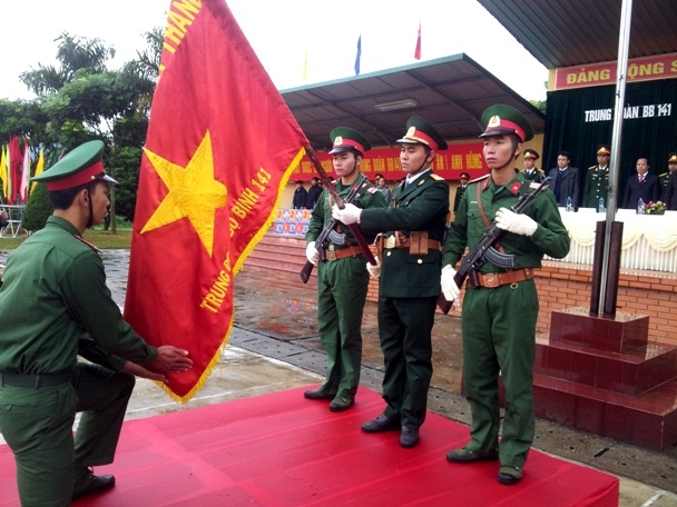 Phó Bí thư TT Huyện ủy Hoàng Mi Ca dự Lễ tuyên thệ chiến sỹ mới tại Trung đoàn Bộ Binh 141- Đoàn Hoài Ân anh hùng