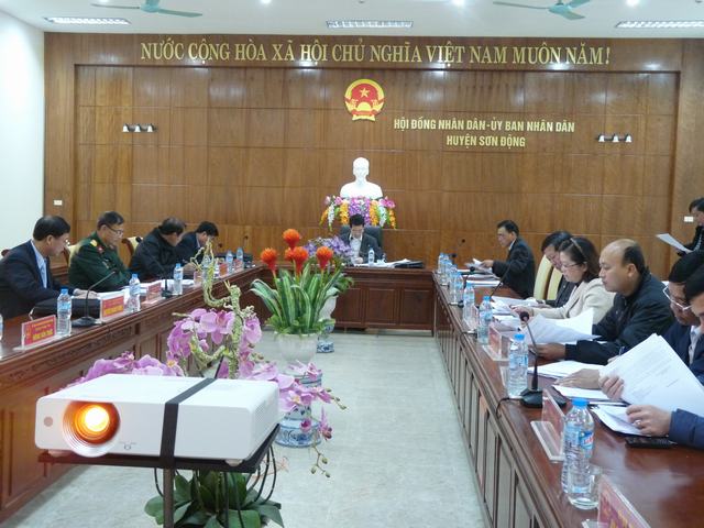 UBND huyện  họp phiên thường kỳ tháng 1 năm 2015