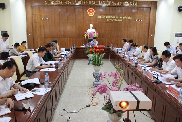 Ủy ban nhân dân huyện  họp phiên thường kỳ tháng 3 năm 2015