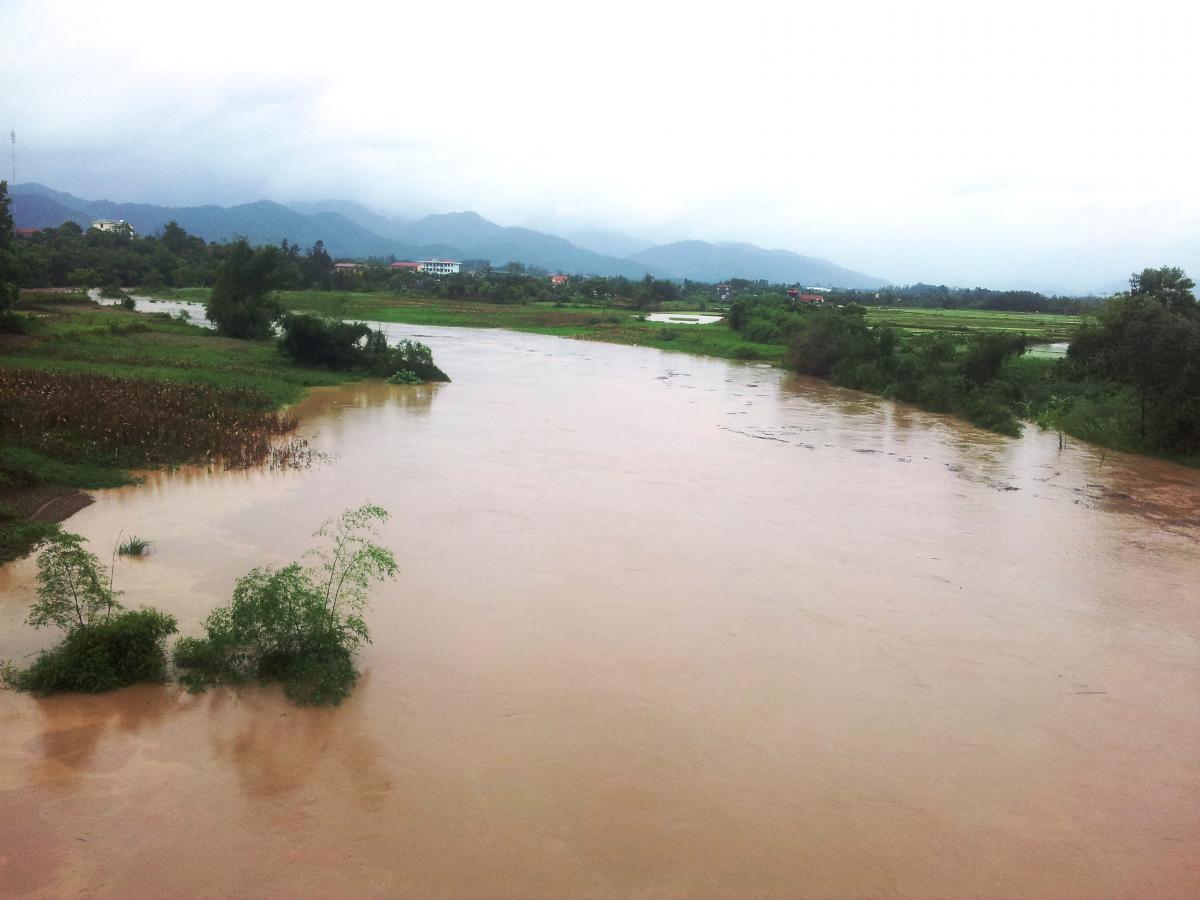 Phó Chủ tịch TT UBND huyện kiểm tra lụt bão tại các xã vùng trũng