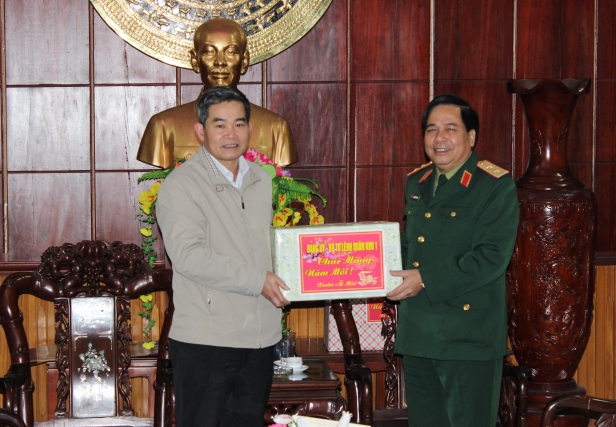 Trung tướng, Nguyễn Sỹ Thăng thăm chúc tết huyện và trao  quà tết cho các hộ nghèo